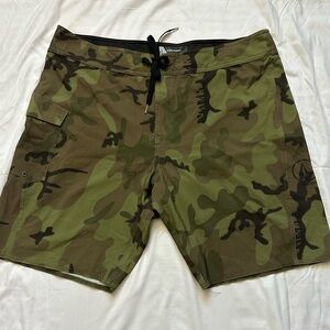 Volcom Men’s camouflage board short Size 38